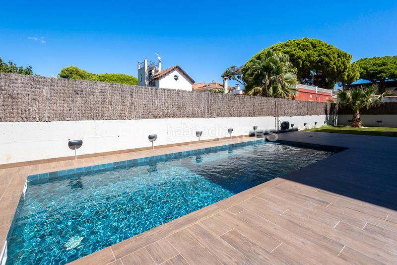 Foto 4f6a9da6-de52-4bad-a8c0-ca60ff5bcfdd. Alquiler casa obra nueva en paseo maritimo en Baixador Castelldefels