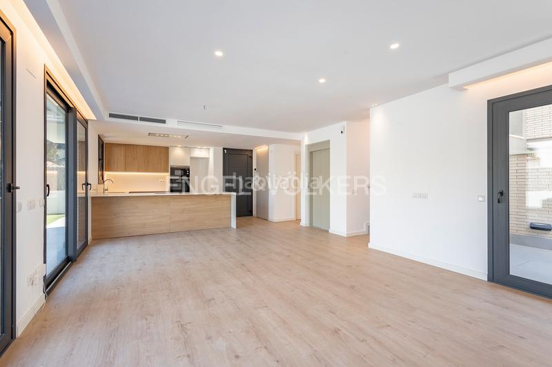 Foto 566e5d36-1a0c-4a20-8800-4716ad47f72d. Alquiler casa obra nueva en paseo maritimo en Baixador Castelldefels