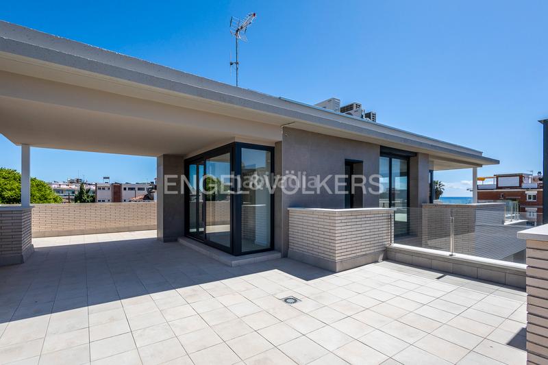 Foto 60dd4075-1dd5-40f4-b598-8ede33caebe6. Alquiler casa obra nueva en paseo maritimo en Baixador Castelldefels