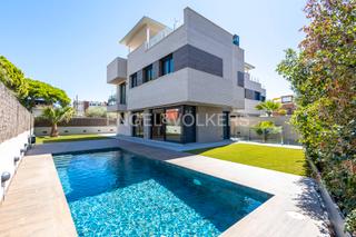 Lloguer Casa a Baixador. Obra nueva en paseo maritimo