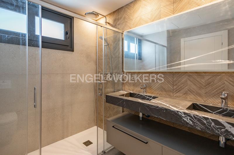 Foto 7bd9e5eb-eaa9-49a2-bca3-bfd362486d8b. Alquiler casa obra nueva en paseo maritimo en Baixador Castelldefels