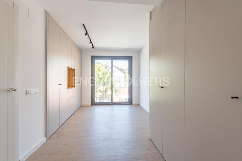 Foto 7f6a2e8c-38c3-4c7a-8cb5-9fd4183957d4. Alquiler casa obra nueva en paseo maritimo en Baixador Castelldefels