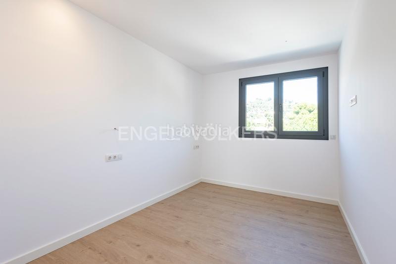 Foto 7fa0e12e-317c-427a-bb36-11a0e08a4423. Alquiler casa obra nueva en paseo maritimo en Baixador Castelldefels