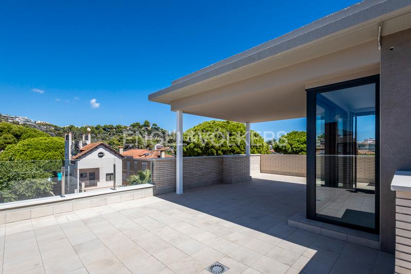 Foto 831260ca-693f-47ff-b69f-93cf7ec1ad32. Alquiler casa obra nueva en paseo maritimo en Baixador Castelldefels