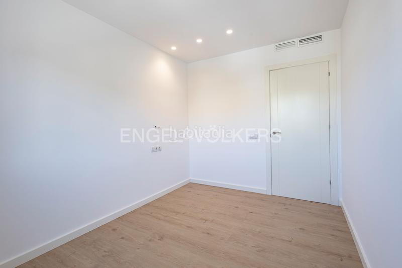Foto a4d0fabc-a425-4383-90a5-8049fe2039fb. Alquiler casa obra nueva en paseo maritimo en Baixador Castelldefels
