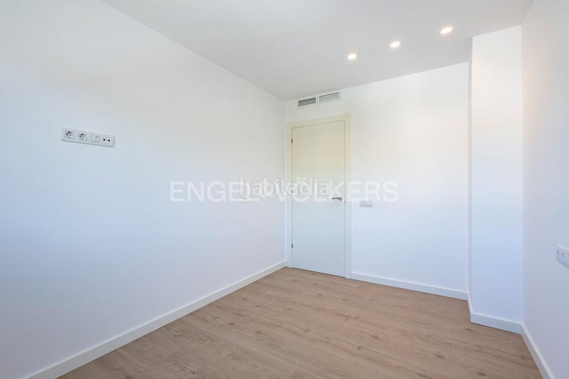 Foto af94a684-3fa7-4a81-8c6e-42f59d75fd27. Alquiler casa obra nueva en paseo maritimo en Baixador Castelldefels