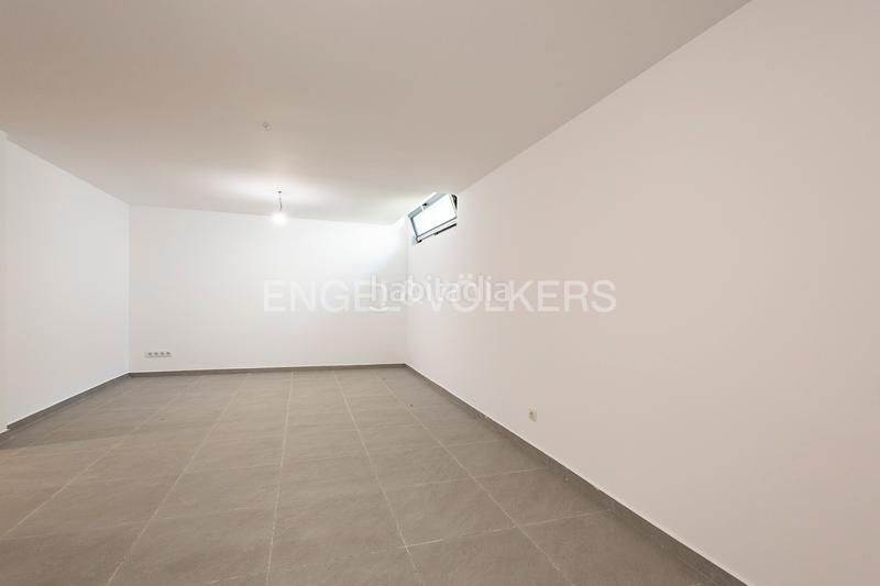 Foto b0fa6637-aa3d-4bb4-841d-1c4e19d7dbea. Alquiler casa obra nueva en paseo maritimo en Baixador Castelldefels