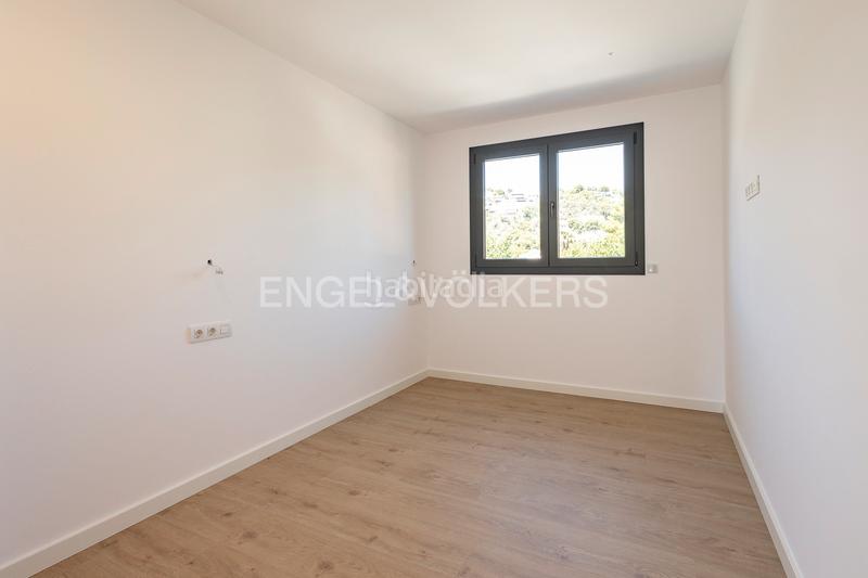 Foto b9914401-cc82-49e9-8cc7-5b78e68da9ec. Alquiler casa obra nueva en paseo maritimo en Baixador Castelldefels