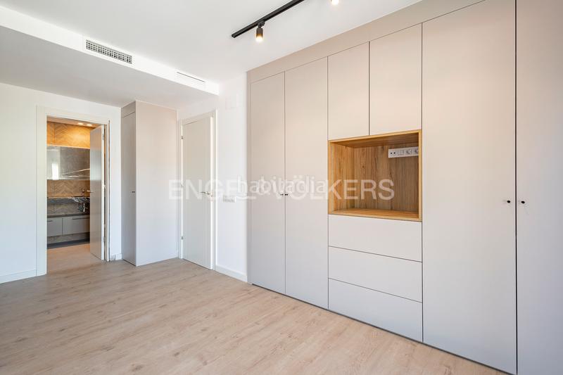 Foto c3d7a56d-e6bb-43b6-af16-a57d0d4b04fd. Alquiler casa obra nueva en paseo maritimo en Baixador Castelldefels