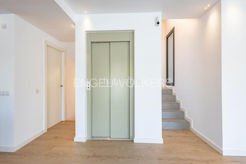 Foto c472624f-01d5-469e-8428-3ecbc8e9dda0. Alquiler casa obra nueva en paseo maritimo en Baixador Castelldefels