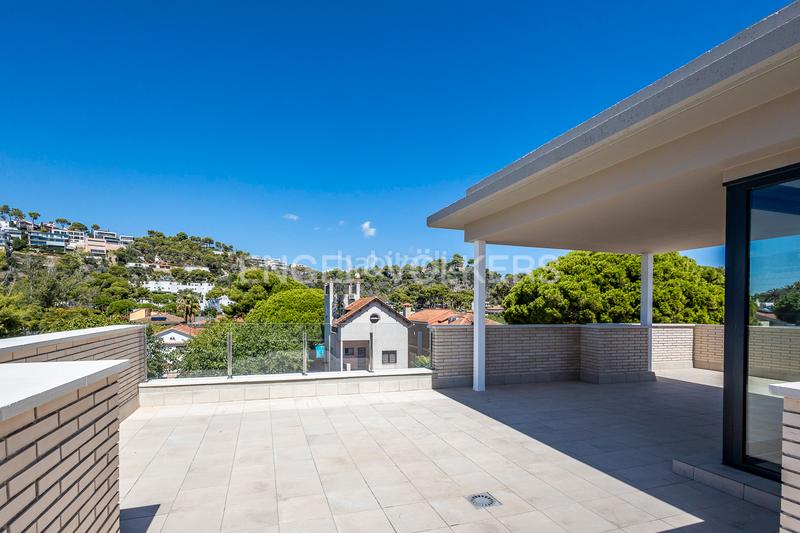 Foto f0723519-cca5-4e99-afc6-65c1df826f24. Alquiler casa obra nueva en paseo maritimo en Baixador Castelldefels