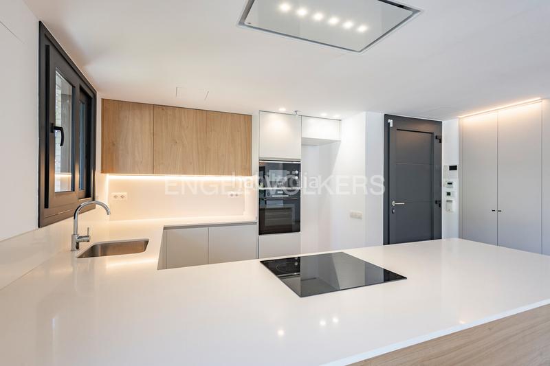 Foto f6fb29b2-fb20-4a43-8386-7c4392b9d43a. Alquiler casa obra nueva en paseo maritimo en Baixador Castelldefels