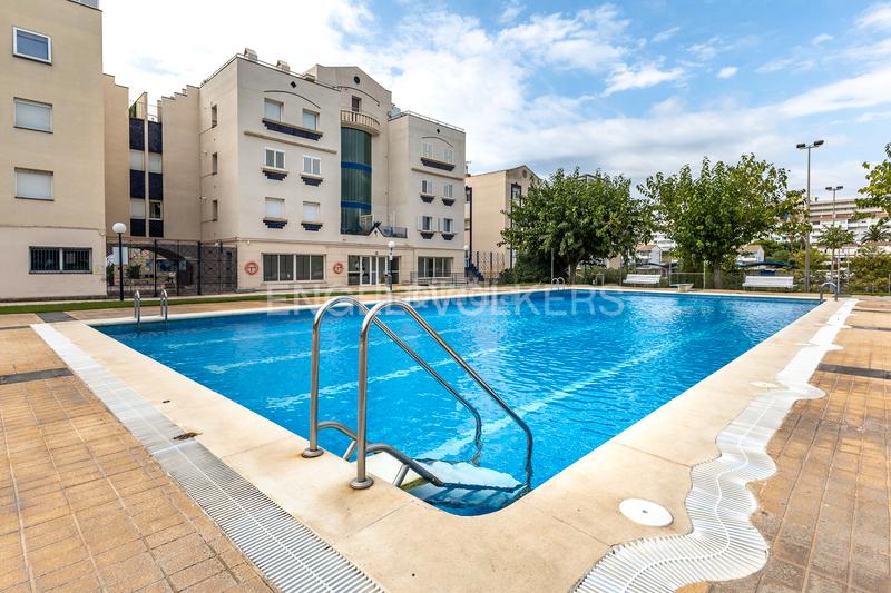 Foto 7beb29d5-593b-41d1-af16-39fdf946f57e. Lloguer apartament amb calefacció aparcament piscina a Sitges