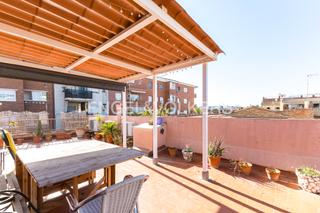 Haus in Centre. Encantadora casa en el centro de sant joan despi , con amplia te