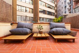 Lloguer Apartament a La Nova Esquerra de l´Eixample. Temporal con gran terraza privada junto a sants estació
