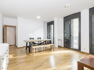 Location Appartement à La Nova Esquerra de l´Eixample. Luminoso apartamento temporal en gran via