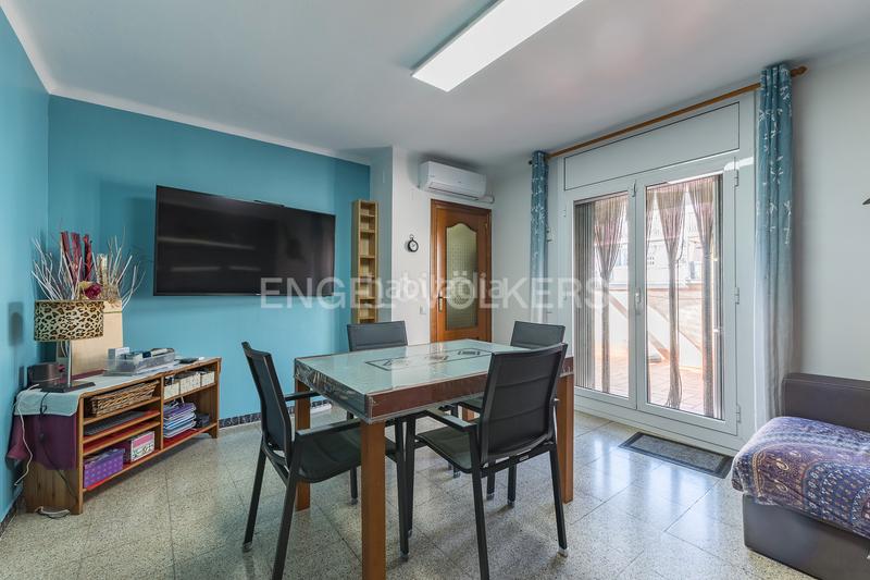 Foto b5e8b945-7bf8-40c1-92c6-61b3689e8a40. Ático maravilloso y funcional ático dúplex con 2 terrazas en Hospitalet de Llobregat (L´)