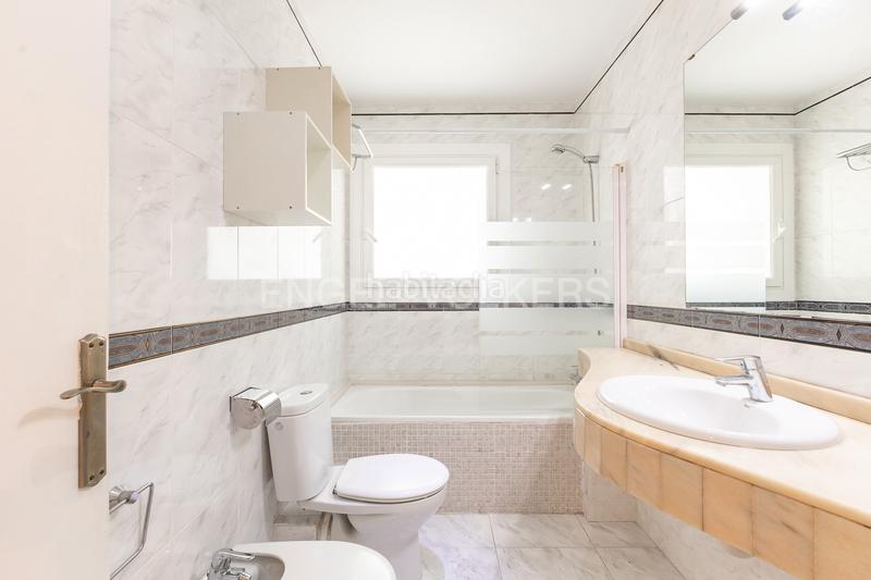 Foto 2cfc2ea1-2138-4b03-a23c-513d09e472e0. Apartament amb calefacció a Sant Antoni Barcelona
