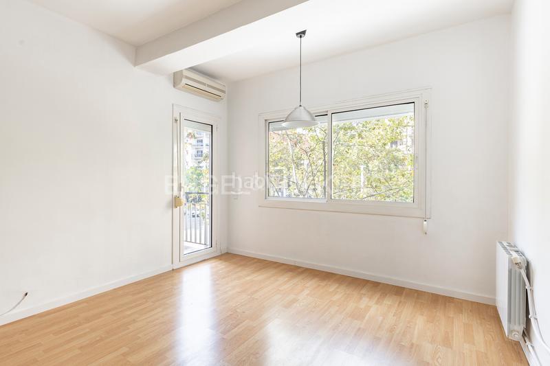 Foto bc59b626-b80e-42f5-af53-5e47acba30d2. Apartament amb calefacció a Sant Antoni Barcelona