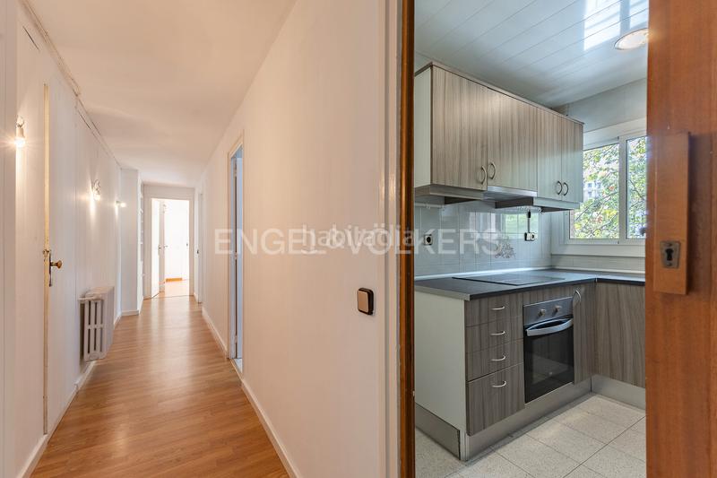 Foto bc852b53-f3bd-4c39-9aa0-0a1bd9b8a1bd. Apartament amb calefacció a Sant Antoni Barcelona