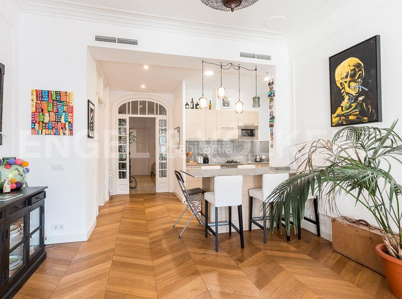 Foto 2be82cd5-8a75-4289-9e82-1800ce176eb1. Alquiler apartamento encantador piso temporal en eixample dreta en Barcelona