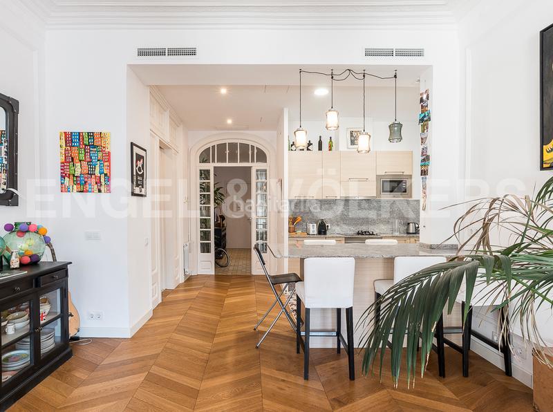 Foto 2bffc985-6485-48d5-9b0a-f7bf9d406aa7. Alquiler apartamento encantador piso temporal en eixample dreta en Barcelona