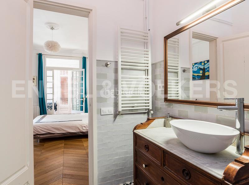 Foto 86765216-6e57-4d7c-9785-ad0a1000dd57. Alquiler apartamento encantador piso temporal en eixample dreta en Barcelona