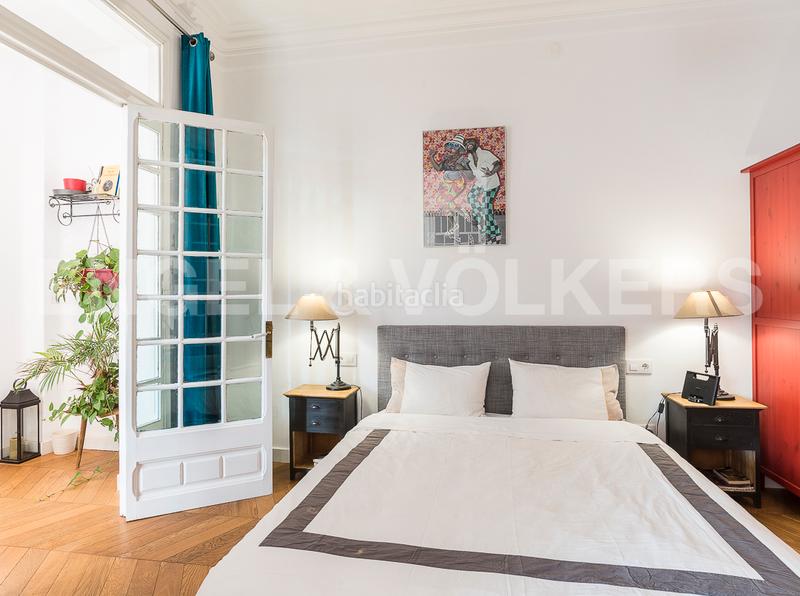Foto fbfd0813-562b-43ab-bdda-b4ddbae24e3d. Alquiler apartamento encantador piso temporal en eixample dreta en Barcelona