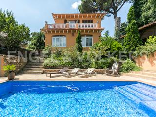 Casa a Golf-Can Trabal. Encantadora casa de época en sant cugat