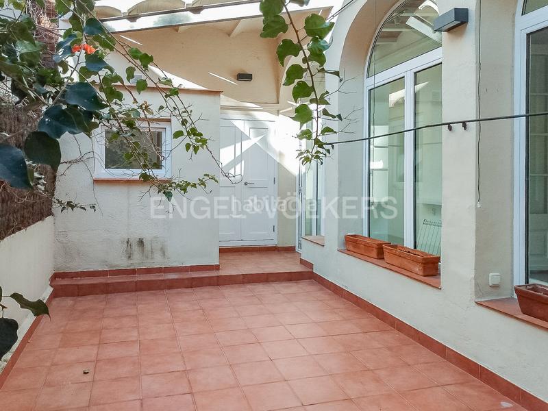 Foto f3a6b7a6-6b03-42ab-a003-42fd013d5007. Apartament amb calefacció a Sarrià Barcelona