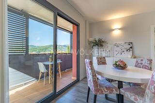 Apartament a Poble - Casc Antic. Espectacular piso de obra semi nueva en el centro de castellar