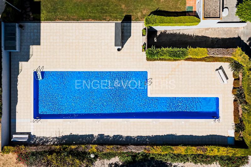 Foto f19d2af8-0f44-43fc-819e-8088ec411286. Piccolo appartamento con riscaldamento parcheggio piscina in Sitges