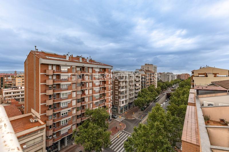 Foto 95c82907-375b-44f3-8909-30b3fc5375f3. Àtic amb calefacció aparcament a Eixample Sabadell