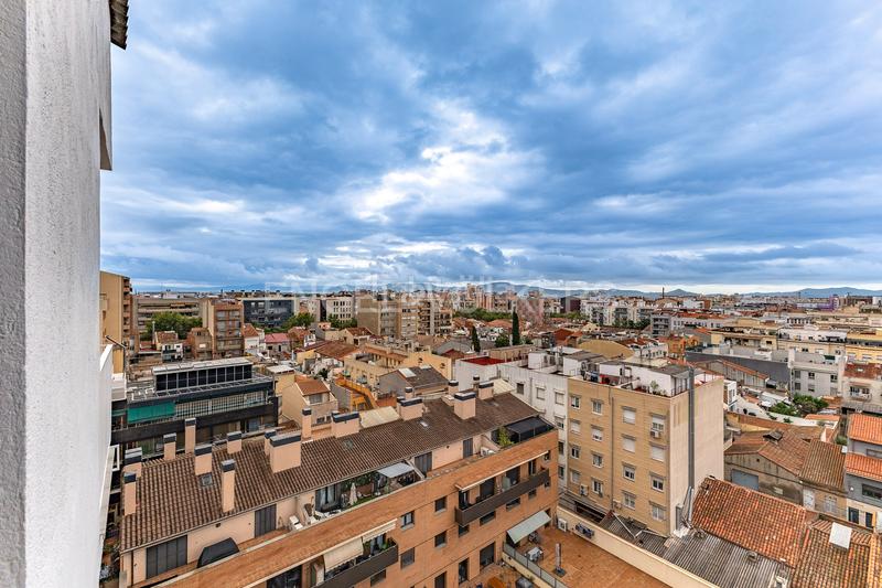 Foto e770e528-d47a-48f7-b111-5ab908b4fb41. Àtic amb calefacció aparcament a Eixample Sabadell