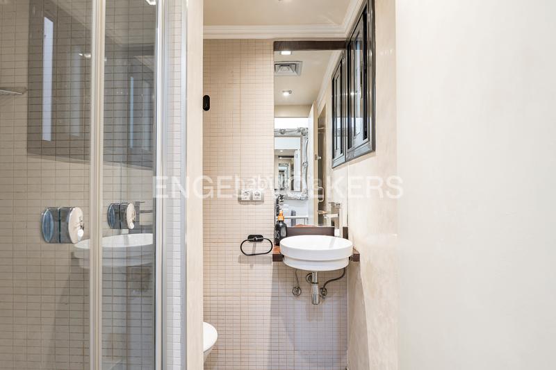 Foto 188c731a-d87a-4ad6-b88e-b2ad110b9a79. Apartamento fantástico piso en pau claris en Dreta de l´Eixample Barcelona