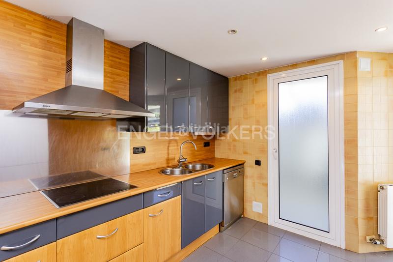 Foto 0de32091-efb4-4d45-8273-a2dc5f42852e. Alquiler apartamento precioso piso junto al mar en Sitges