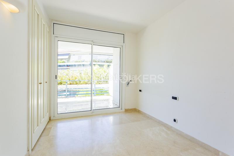 Foto 2141d695-3283-4473-9a10-3325f4e12890. Alquiler apartamento precioso piso junto al mar en Sitges