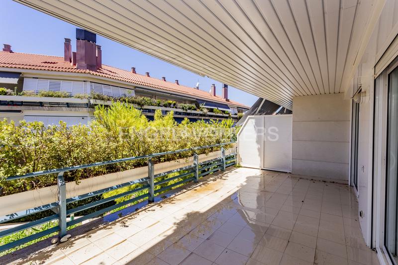 Foto c5e44c38-77d1-4db6-910f-1fe8b65044fc. Lloguer apartament amb calefacció aparcament piscina a Sitges