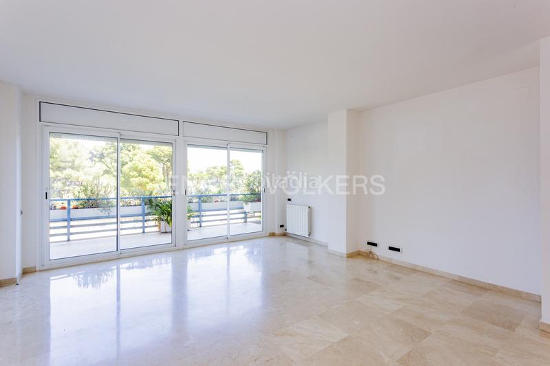 Foto 7e0ee5a6-4b2a-4acc-901e-8a82343d5318. Location appartement avec chauffage parking piscine dans Sitges