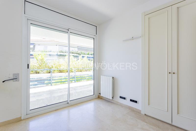 Foto 1c1744bd-6c7c-4506-a1a2-0af6c5067118. Miete appartement mit heizung parking pool in Can Girona - Terramar - Vinyet Sitges