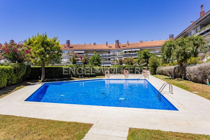 Foto e8634996-782c-465f-81f6-601ad08db27a. Rent apartment with heating parking pool in Can Girona - Terramar - Vinyet Sitges