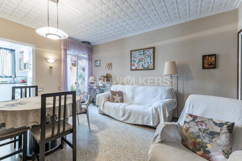 Foto 7064ecb4-a3a6-47d9-910e-7bf075ce2e74. House with heating parking in La Cogullada Terrassa