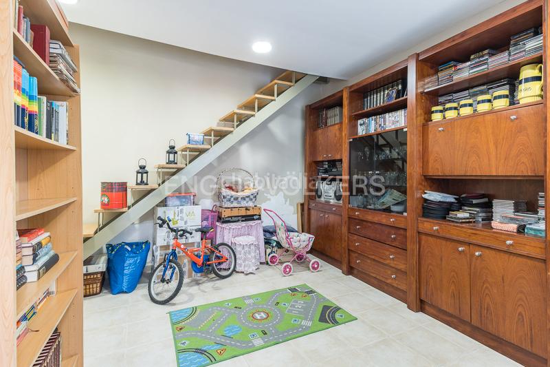 Foto f32e7f79-1e06-489e-922b-da01f9096775. House with heating parking in La Cogullada Terrassa