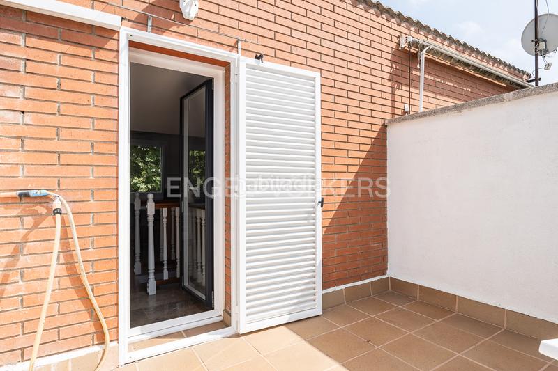 Foto 016db91a-2f62-4fb0-bdc1-9708908f7b77. Casa adossada amb calefacció aparcament a Bufalà Badalona