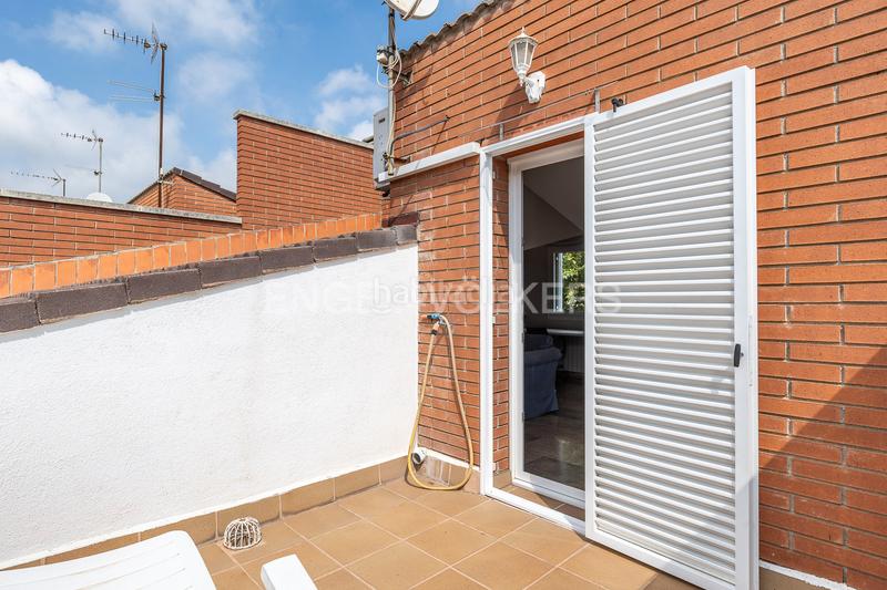 Foto 88ae2076-3005-48f3-978f-513224794596. Casa adossada amb calefacció aparcament a Bufalà Badalona