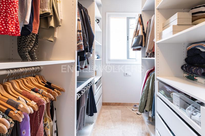 Foto b93f88f2-fa79-417e-bfc6-03935d9631c0. Casa adossada amb calefacció aparcament a Bufalà Badalona