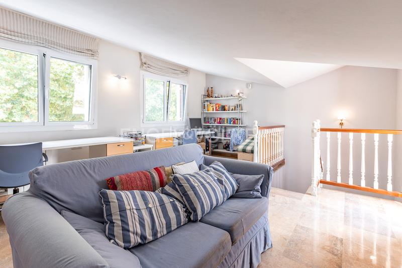 Foto dae9eb0c-82fa-475a-8f41-d5e7e5ac7846. Casa adossada amb calefacció aparcament a Bufalà Badalona