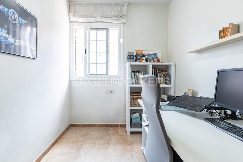 Foto fb579424-6812-42c8-8651-25127dee6f61. Casa adossada amb calefacció aparcament a Bufalà Badalona
