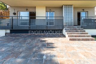 Casa in Bigues i Riells. Casa independiente con jardín, terrazas y vistas únicas en bigue