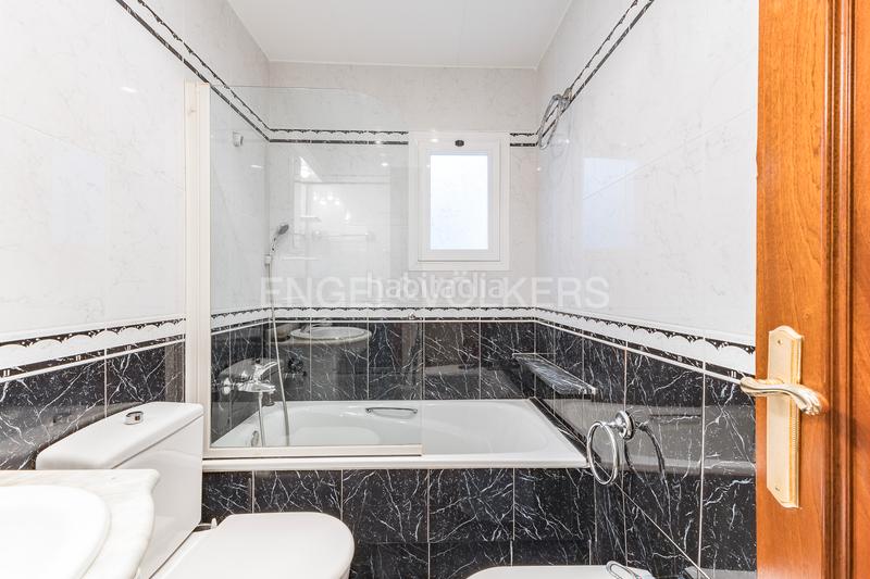 Foto 1adfef67-f900-498a-8ac7-7ecaa24a193f. Apartamento piso alto y luminoso a pasos de virrei amat en Barcelona